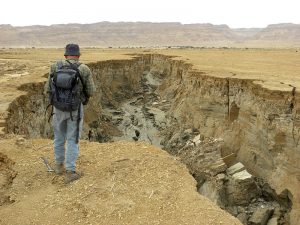 800px-Dead_Sea_Coastal_Erosion_March_2012